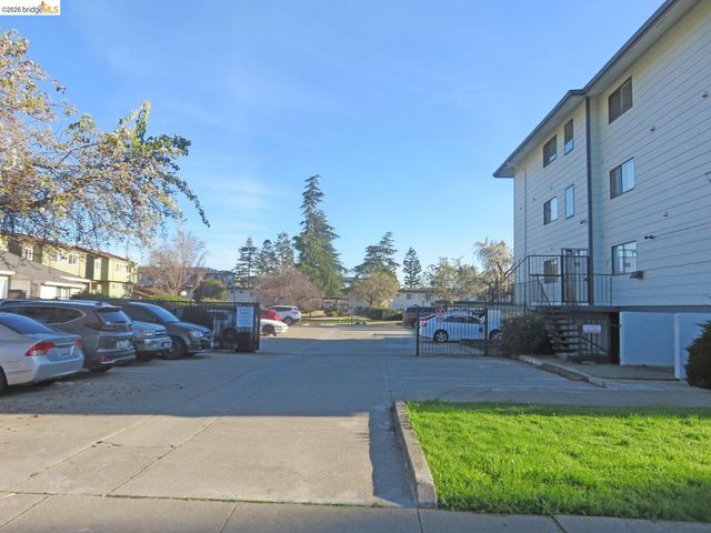 325 Valle Vista Ave 117, Hayward, CA 94544