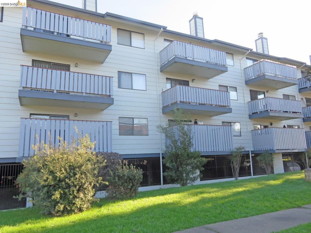 325 Valle Vista Ave 117, Hayward, CA 94544