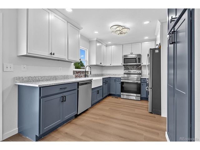 838 S Rifle Ct, Aurora, CO 80017