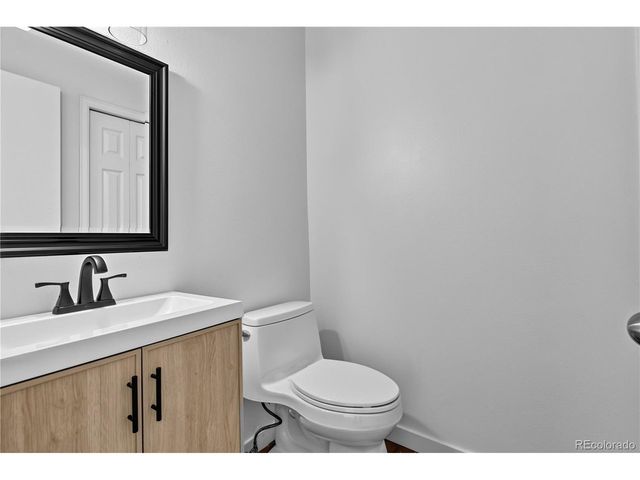 838 S Rifle Ct, Aurora, CO 80017