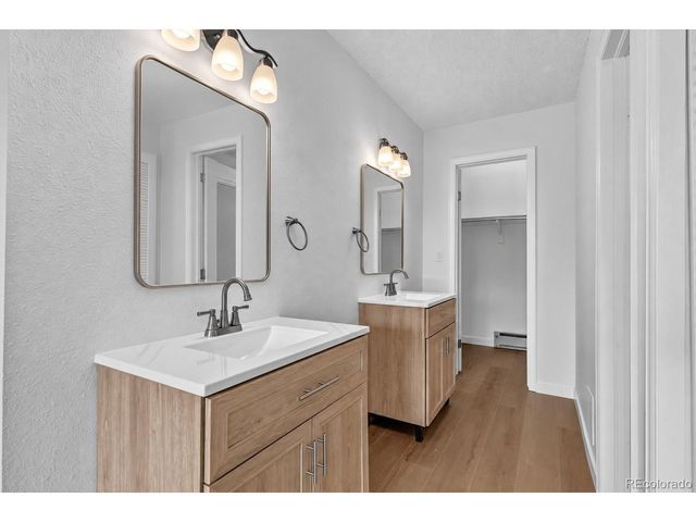 838 S Rifle Ct, Aurora, CO 80017