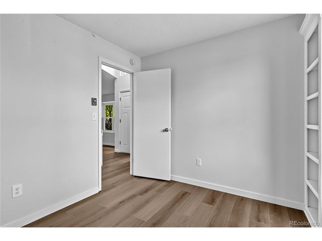 838 S Rifle Ct, Aurora, CO 80017
