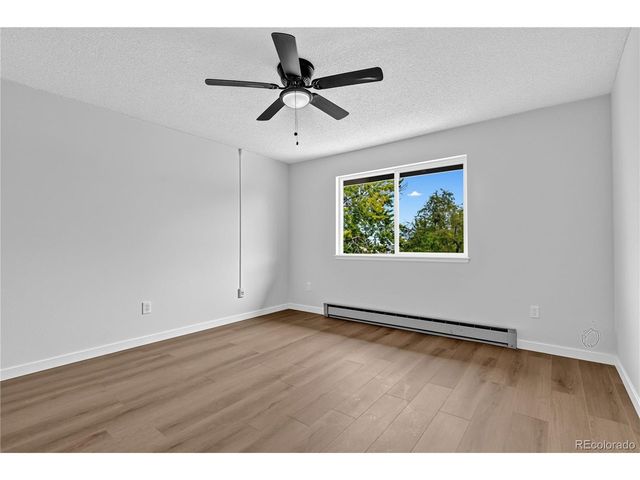 838 S Rifle Ct, Aurora, CO 80017