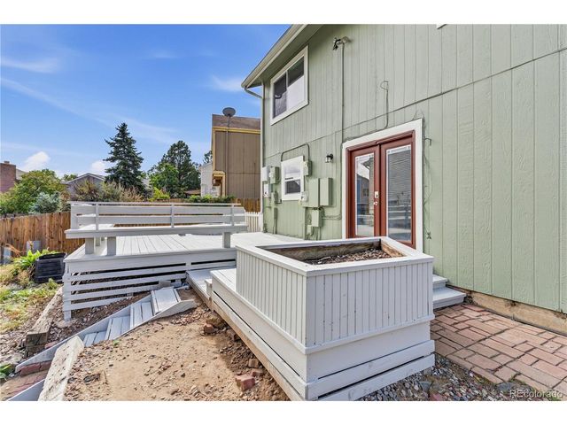 838 S Rifle Ct, Aurora, CO 80017