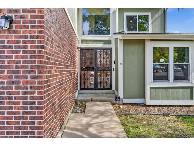 838 S Rifle Ct, Aurora, CO 80017