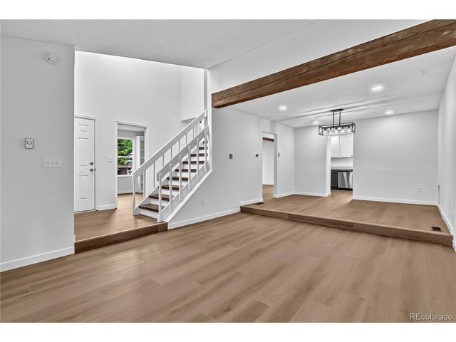 838 S Rifle Ct, Aurora, CO 80017