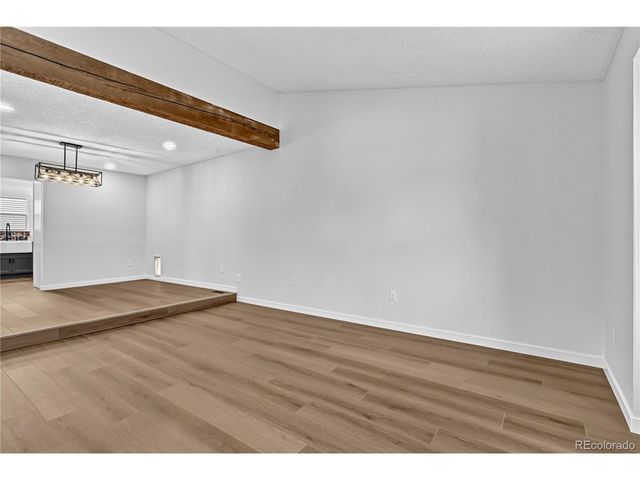 838 S Rifle Ct, Aurora, CO 80017