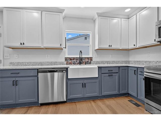 838 S Rifle Ct, Aurora, CO 80017