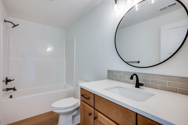 284 S Wellcrest Ct., Wichita, KS 67052