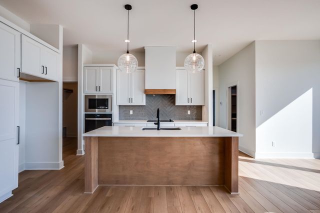 284 S Wellcrest Ct., Wichita, KS 67052