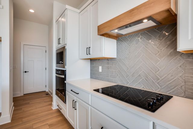 284 S Wellcrest Ct., Wichita, KS 67052