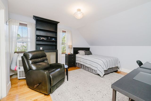 99 Pleasant St, Mansfield, MA 02048