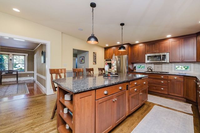 99 Pleasant St, Mansfield, MA 02048