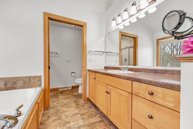 1941 HORSESHOE LANE, De Pere, WI 54115