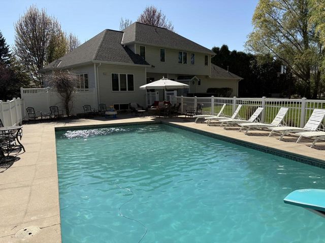 1941 HORSESHOE LANE, De Pere, WI 54115