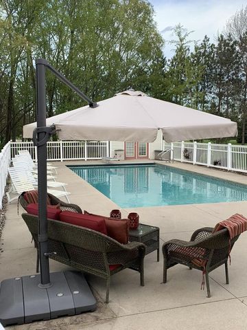 1941 HORSESHOE LANE, De Pere, WI 54115