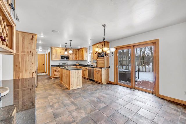 1941 HORSESHOE LANE, De Pere, WI 54115