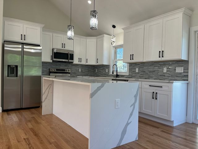 272 S Main St, Hopedale, MA 01747
