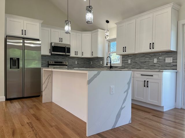 272 S Main St, Hopedale, MA 01747