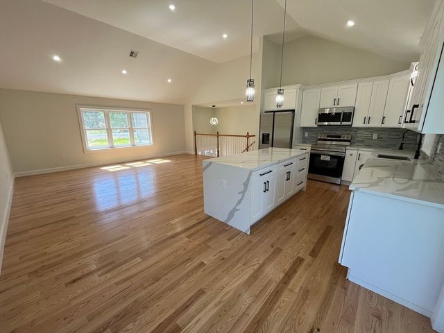 272 S Main St, Hopedale, MA 01747