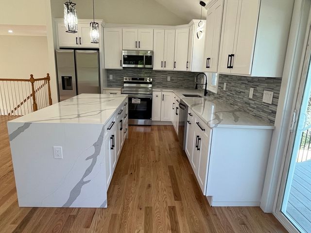 272 S Main St, Hopedale, MA 01747