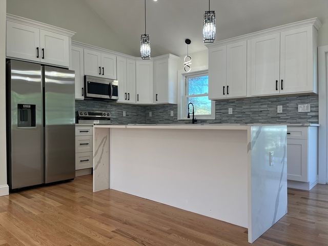 272 S Main St, Hopedale, MA 01747