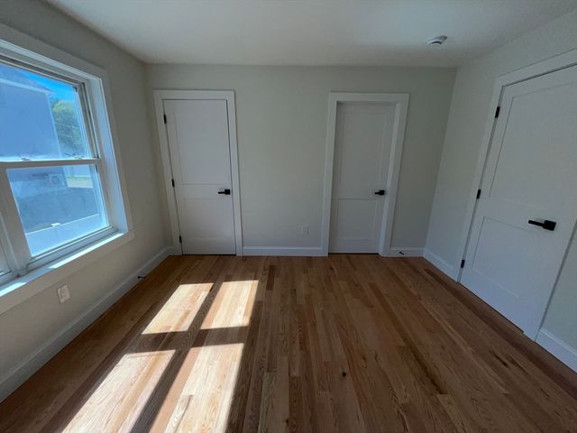 272 S Main St, Hopedale, MA 01747