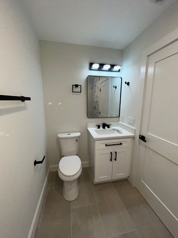 272 S Main St, Hopedale, MA 01747