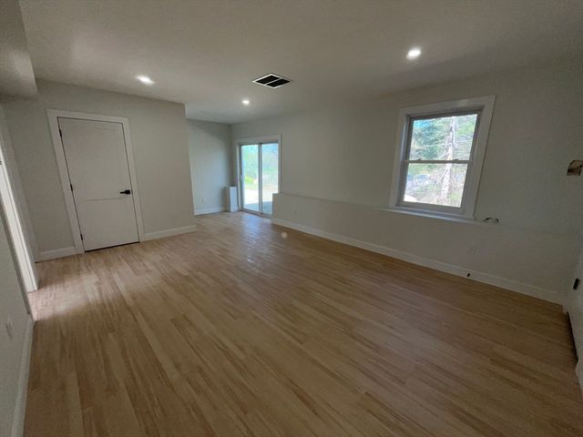 272 S Main St, Hopedale, MA 01747