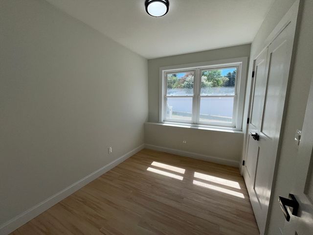 272 S Main St, Hopedale, MA 01747