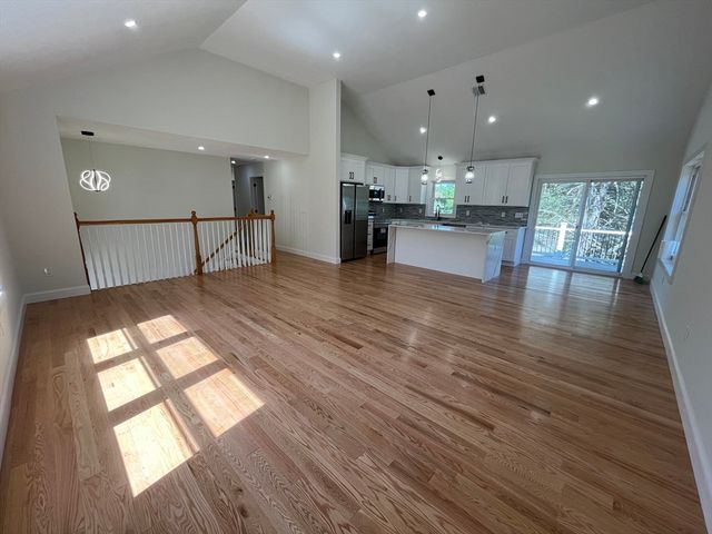 272 S Main St, Hopedale, MA 01747
