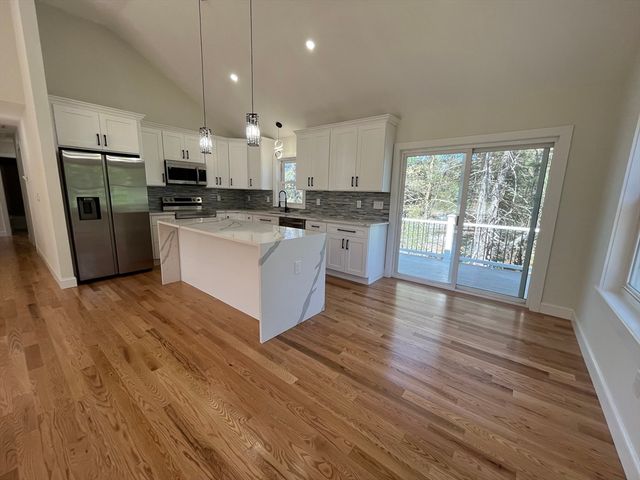 272 S Main St, Hopedale, MA 01747