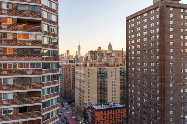 305 E 24th St Apt 20M, New York City, NY 10010