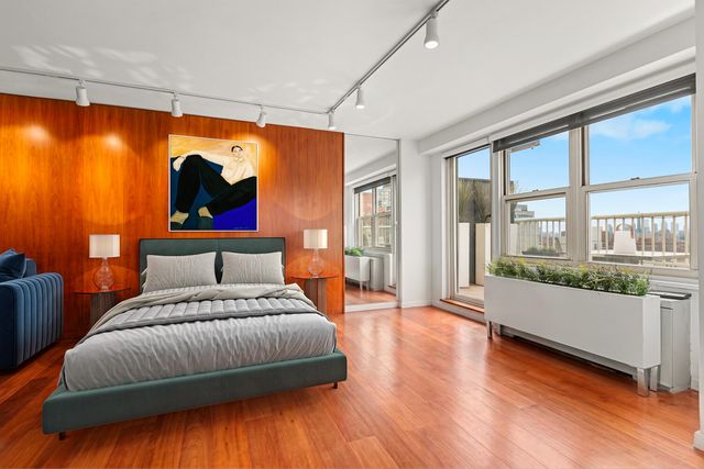 305 E 24th St Apt 20M, New York City, NY 10010