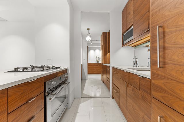 305 E 24th St Apt 20M, New York City, NY 10010