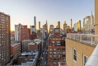 305 E 24th St Apt 20M, New York City, NY 10010