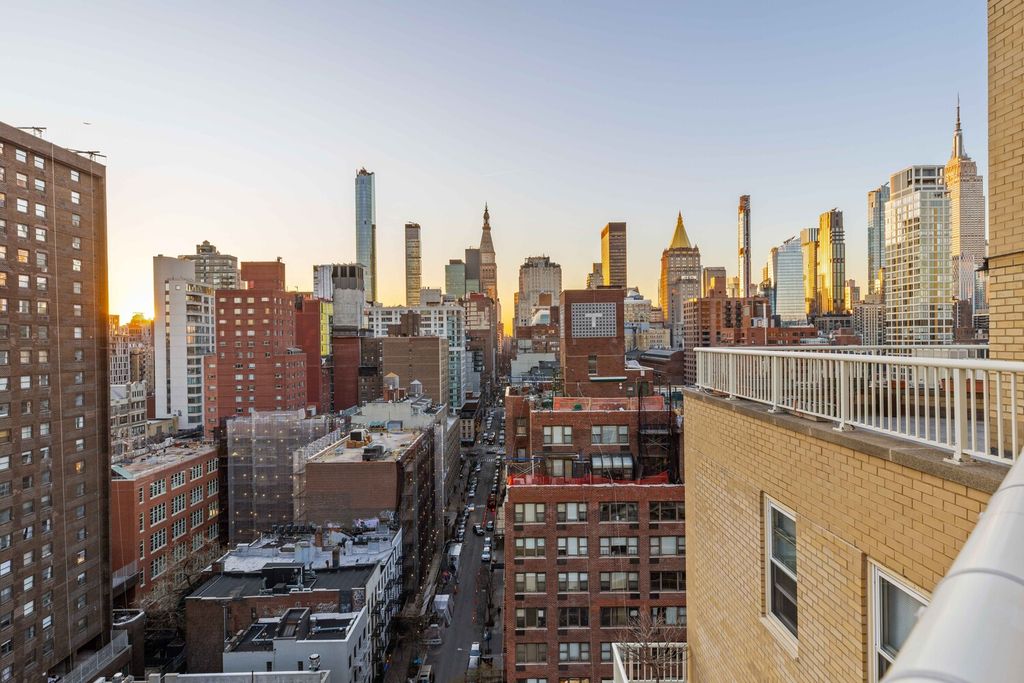 305 E 24th St Apt 20M, New York City, NY 10010