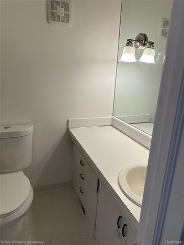 653 E Fox Hills Drive 49, Bloomfield Hills, MI 48304