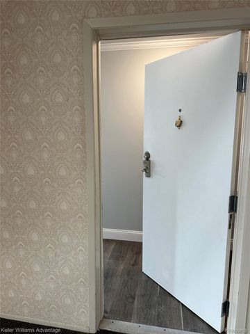 653 E Fox Hills Drive 49, Bloomfield Hills, MI 48304