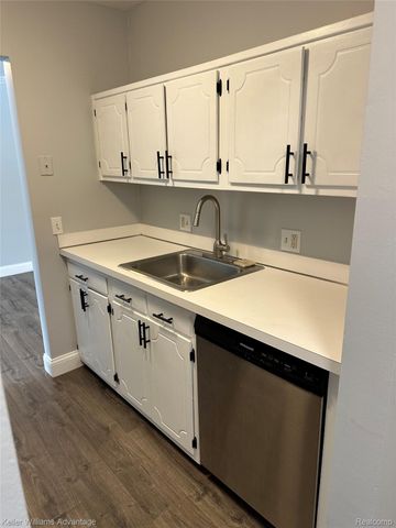 653 E Fox Hills Drive 49, Bloomfield Hills, MI 48304