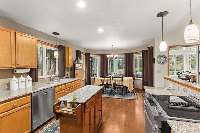 7206 Deerfield Park Drive NE, Olympia, WA 98516