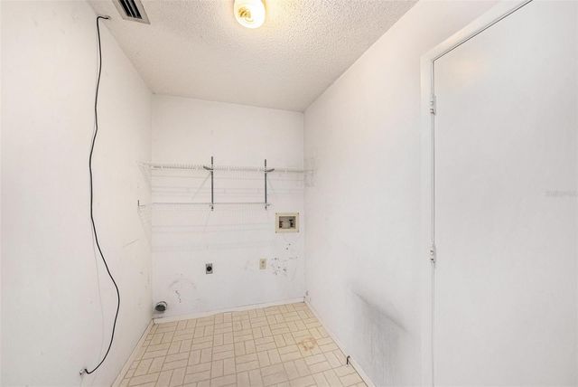 7112 HOLLOWELL DRIVE, Tampa, FL 33634