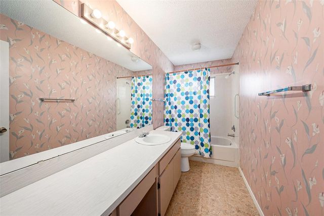 7112 HOLLOWELL DRIVE, Tampa, FL 33634