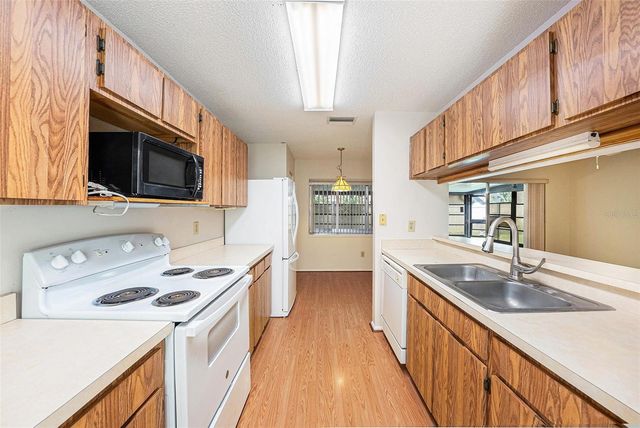 7112 HOLLOWELL DRIVE, Tampa, FL 33634