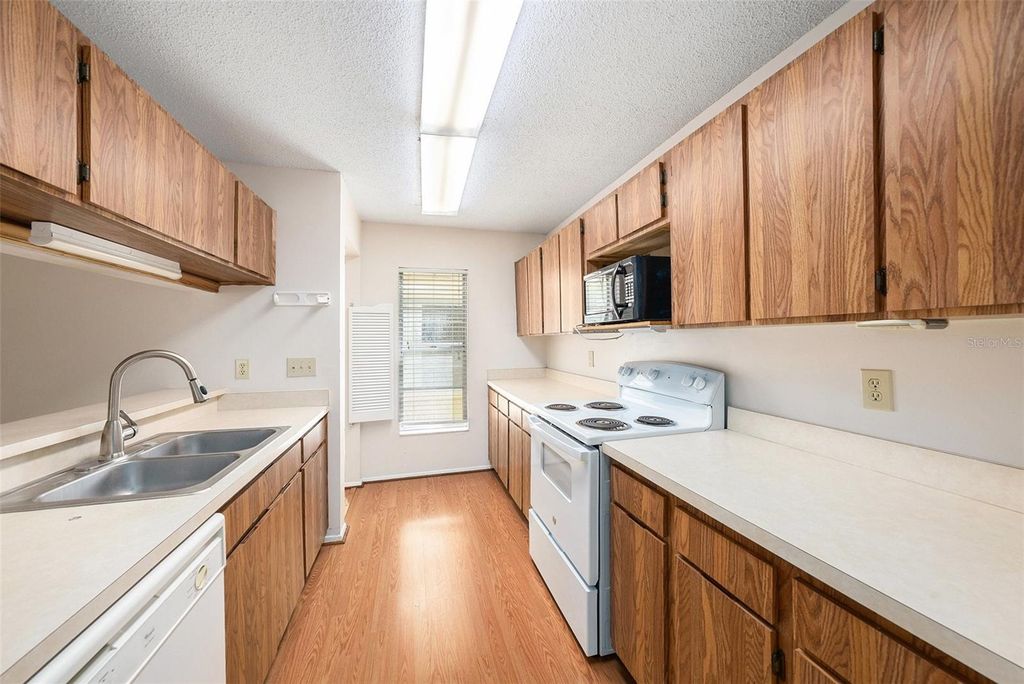 Image 11 of property listing at 7112 HOLLOWELL DRIVE, Tampa, FL 33634