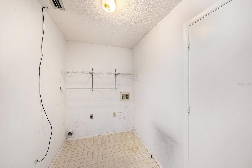 Image 15 of property listing at 7112 HOLLOWELL DRIVE, Tampa, FL 33634