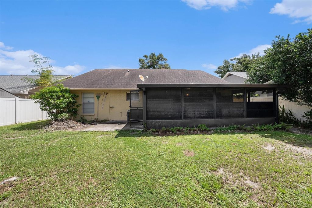 Image 24 of property listing at 7112 HOLLOWELL DRIVE, Tampa, FL 33634