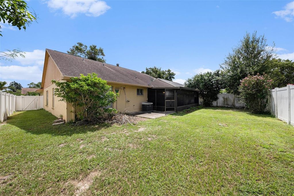 Image 25 of property listing at 7112 HOLLOWELL DRIVE, Tampa, FL 33634