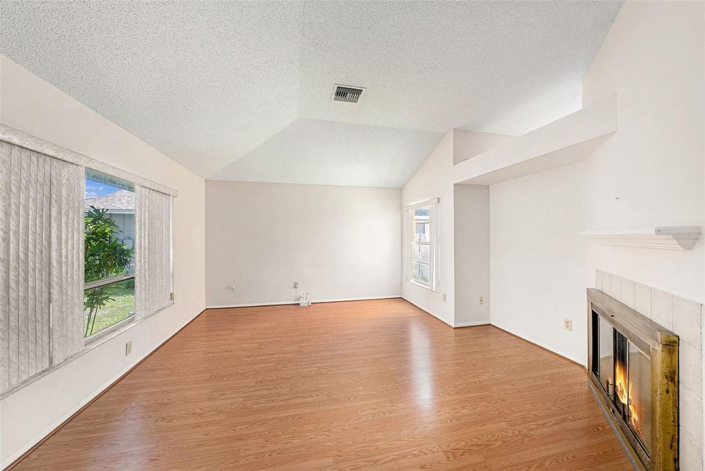 Image 4 of property listing at 7112 HOLLOWELL DRIVE, Tampa, FL 33634