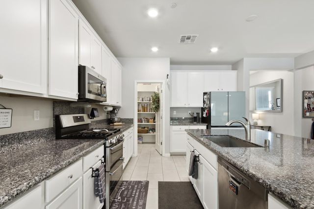 3652 Edington Dr, Rancho Cordova, CA 95742